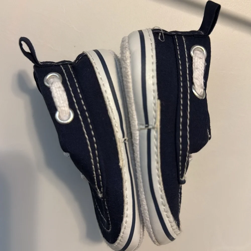 Hudson Baby 0-6 month pre-walker slip on navy and white boat shoes NWOT